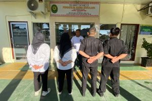 Sekretaris Pengadilan Agama Sidikalang Berikan Morning Briefing kepada Petugas Kebersihan dan Keamanan, Tekankan Disiplin dan Tanggung Jawab